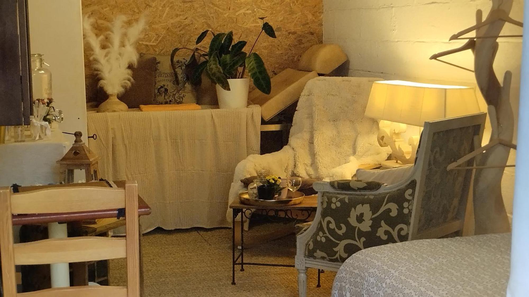 Le Laboratoire Shabby Chic De La Parfumerie Du Manoir Chavagne Exterior photo