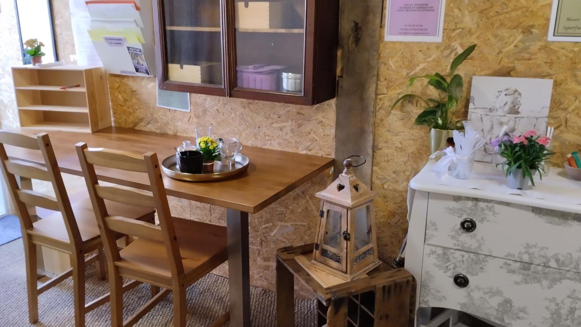 Le Laboratoire Shabby Chic De La Parfumerie Du Manoir Chavagne Exterior photo